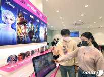 LGU+, 전국 2100개 매장에 디즈니+ 체험존 연다