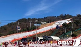 주말 맞은 강원 스키장 북적…겨울산에도 인파