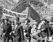 노동신문 선배 세대들의 투쟁정신과 기풍 따라배우자