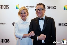 케네디 센터 아너스 시상식 참석한 배우 포엘러와 아미센