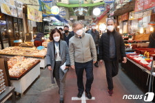 권칠승 장관, 대전중리시장 방역상황 점검