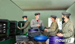 노동신문 경공업부문의 국산화, 기술개건 계속 박차