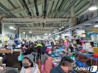 방역패스 첫 주말 동해안…식당가 한산·숙박업소는 북적