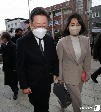 이재명 후보 부부, 매터버스 투어 중 주일예배 참석