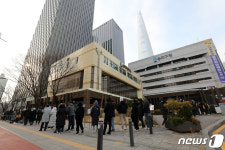 코로나19 긴 터널의 끝은 언제쯤?