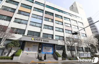 경찰, '종로구청장 권한대행 성추행' 고소한 비서 불러 조사