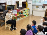 광진구, 어린이집 보육교사 투명마스크 지원…아이들 언어발달 도움