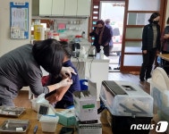 편한데 왜 안맞아유…천안 경로당에 찾아가는 백신접종