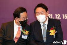 윤석열·주호영 무슨 대화?