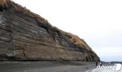 제주 지진에 무너진 천연기념물 수월봉 화산쇄설층