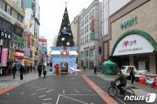 문 닫은 대백 본점..더욱 썰렁한 대구 도심