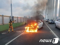 광주 서구 자동차 불…출근길 정체