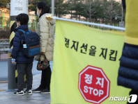 교사 확진에 교장·교감도 수업 투입…보결 강사 구하기 전쟁