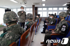 승전전망대서 격려사하는 김부겸 총리