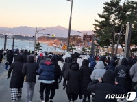 경포해변 개방…코로나에 지친 시민들 해맞으러 달려갔다