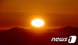 붉게 타오르는 새해 첫 일출