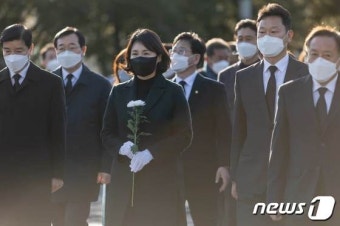 새해 첫 날 봉하마을 찾은 김혜경 씨