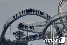 관광객 발길 이어진 스페이스워크