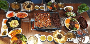 곡성깨비정식 호평…도깨비 망방이로 한상 뚝딱