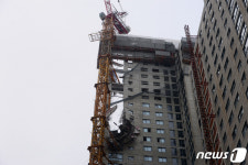 전쟁 난 줄…광주 아파트 외벽붕괴 현장 인근 주민들 화들짝