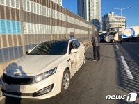 부산 좌천고가도로서 레미콘이 차량 4대 추돌…인명피해 없어