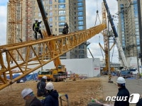 1200톤급 대형크레인 조립