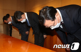 90도로 고개 숙인 정몽규 HDC현대산업개발 회장