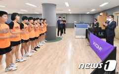 안도걸 기재차관, 정산중학교 찾아