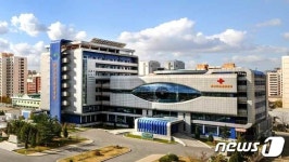 "인민대중제일주의의 산물"…북한 류경안과종합병원