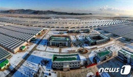 눈 내린 중평남새온실농장…당이 펼친 건설 대번영기