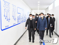 축산물공판장 찾은 이억원 차관