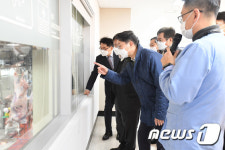 도축장 살펴보는 이억원 차관