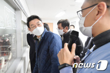 축산물공판장 도축장 살펴보는 이억원 차관