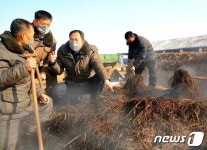태양절·광명성절 앞두고 농사 차비 분주한 북한 주민들