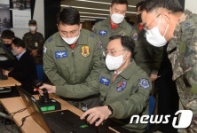 공군 제17전투비행단 찾은 문승욱 장관