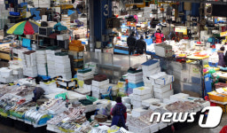 설 준비하는 수산시장