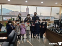 홍성 광천어린이집 원아·직원들, 사랑의 저금통 전달