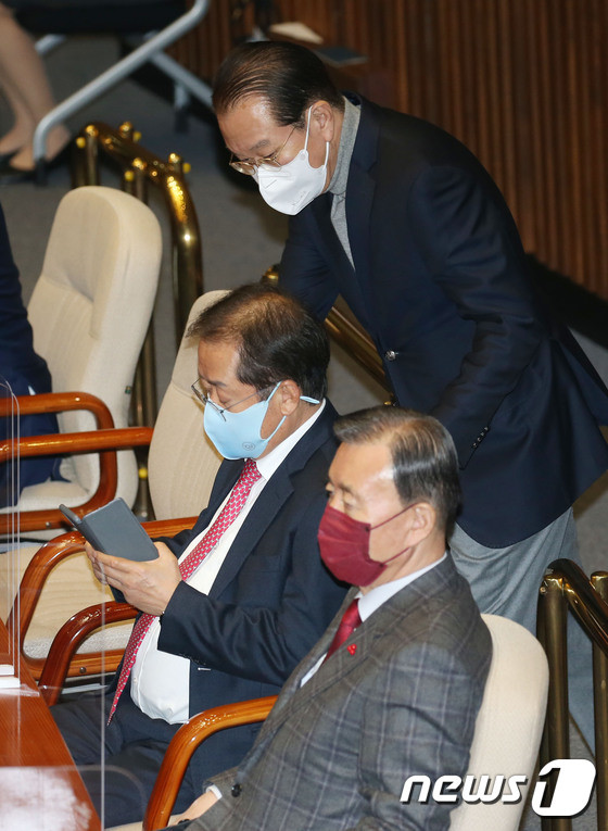 홍준표, 국민의힘 지도부와 대선 출마 포부 공식 선언 차례로 만나