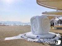 한강공원에 설호·스핑크스·고래가 나타났다