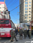 아파트 붕괴 현장 軍 투입 검토…실종자 발견 28층 집중 수색