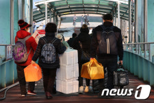 양손 무겁게 고향으로