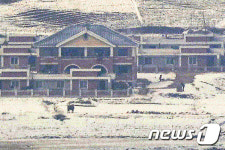 함박눈 내린 北 황해북도 개풍군 마을