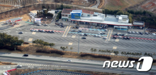 한산한 모습의 이서휴게소