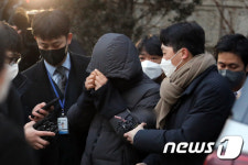 검찰 송치되는 115억원 횡령 강동구청 공무원