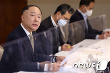 홍남기 서울 아파트 매매가, 1년 8개월 만에 하락 전환
