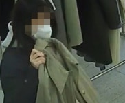 윤하서옷가게 | "옷가게 탈의실서 코트 훔친 여성" CCTV 공개한 여수 옷가게 사장