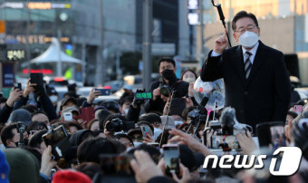 부산 찾은 이재명 '지지연설'