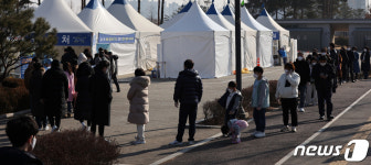 파주시 감염자 폭발로 인력부족…보건소 민원업무 중단
