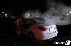 양산 동면 주차장 차량 화재…뒷좌석서 1명 숨진 채 발견