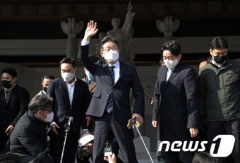 천안 표심에 손짓하는 이재명
